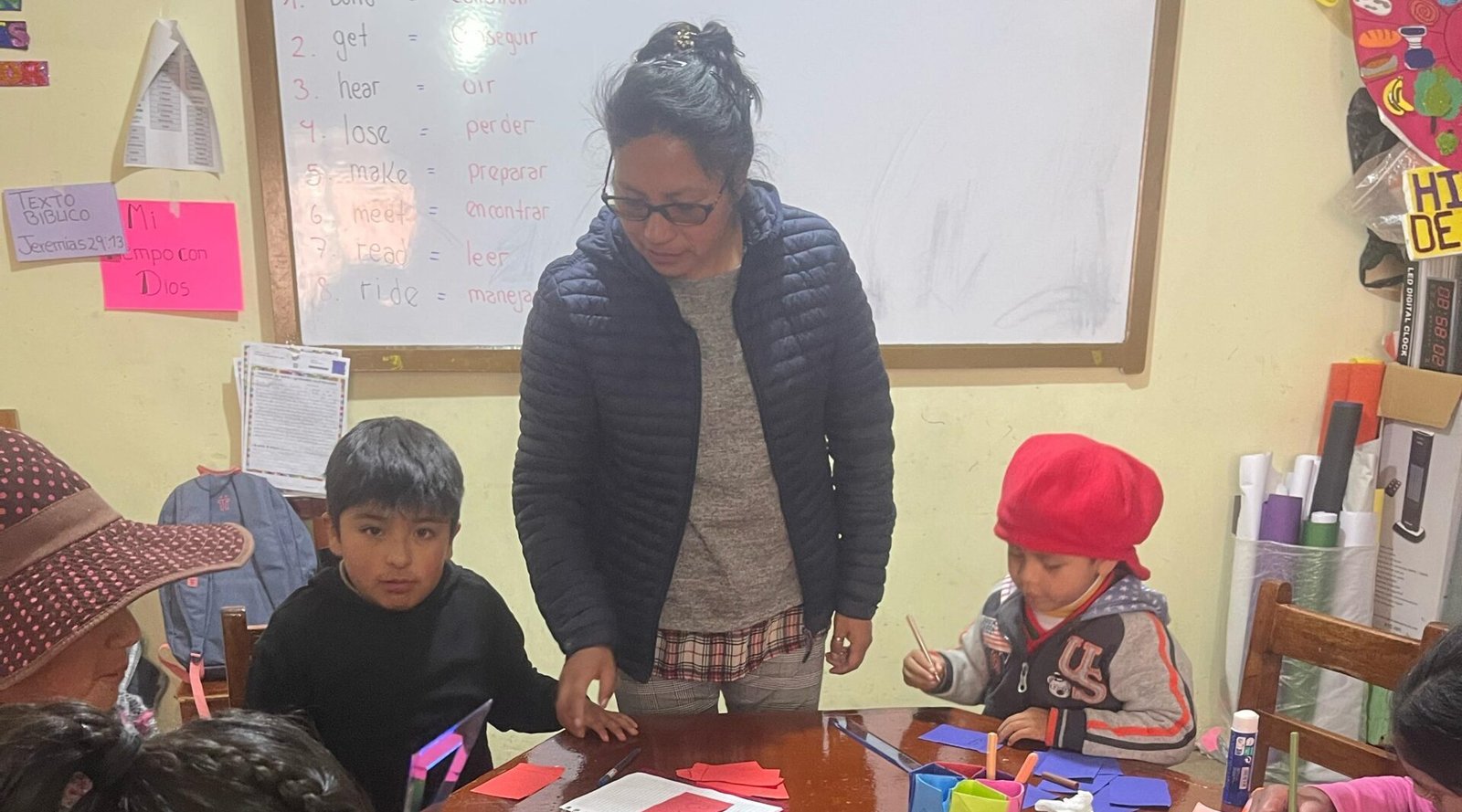 Niños aprendiendo inglés